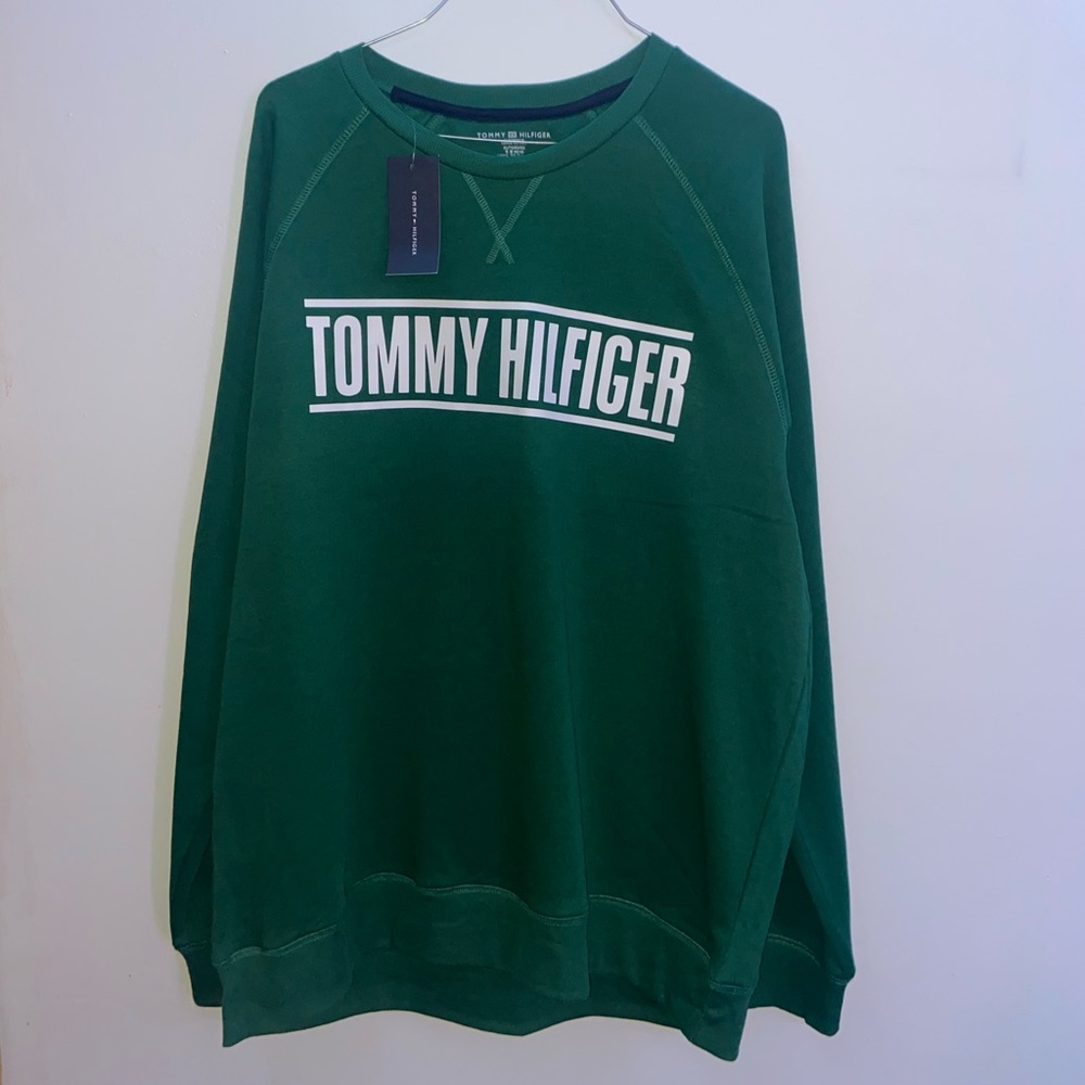 (NWT) Tommy Hilfiger Crewneck Sweatshirt